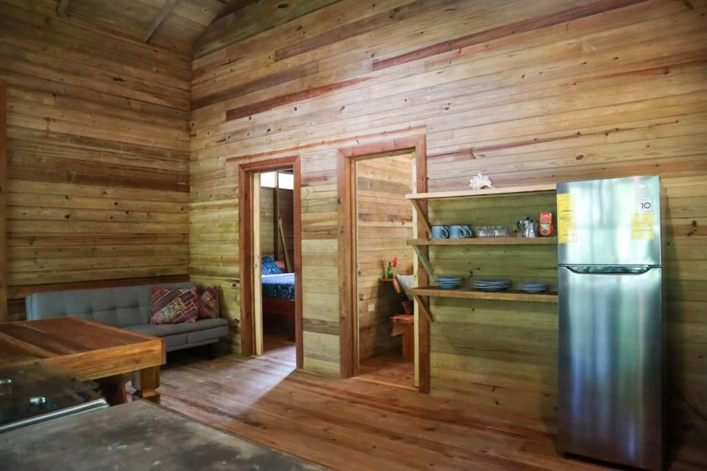 Jungle Beach 2 Bedroom Cottage ボカス・タウン エクステリア 写真